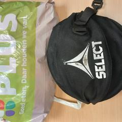 Plastic tas met sport attributen Sportattributen, zoals gemeld door Pouw Vervoer met iLost