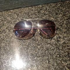 Gafas de sol, segundo informou Van der Valk Hotel Wolvega Heerenveen usando iLost