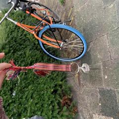Sleutels Aan een ring met rode stof, iLost를 사용하여 Gemeente Rijswijk에 보고됨