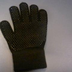 Guanti, come riportato da SnowWorld Landgraaf utilizzando iLost