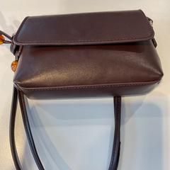 Taška pollen, UK, jak nahlášeno Gemeente Amsterdam - Bureau Gevonden Voorwerpen pomocí iLost