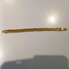 Karkötő Goud Chinese tekens, amint azt Padualaan 97 az iLost segítségével jelentette.