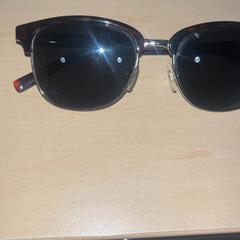 Des lunettes de soleil, a été signalé par Jaarbeurs utilisant iLost