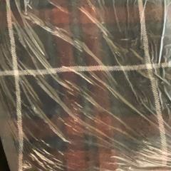 Schlafhose Rot schwarz kariert, amint azt MEININGER Hotel Dresden Zentrum az iLost segítségével jelentette.