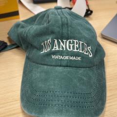 명음 Groen katoen petje New Yorker LA, iLost를 사용하여 Pathé Amsterdam Noord에 보고됨