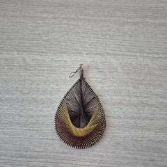 Bruin met goud oorbel, como reportado ao iLost