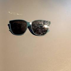 Lunettes de soleil, amint azt IKEA Orléans - Ardon az iLost segítségével jelentette.