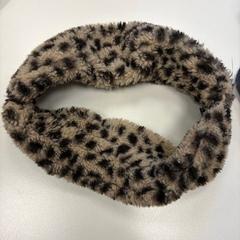 Hajpánt Oorverwarmer, amint azt Stad Peer az iLost segítségével jelentette.