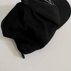 Kleding - pet, amint azt Centraal magazijn az iLost segítségével jelentette.