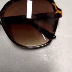 Sluneční brýle, jak nahlášeno Arriva Friesland / Groningen pomocí iLost