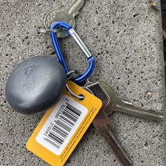 Sleutelbos met jumbopas, loop oordopjes., iLost-i jakinarazi zaion moduan