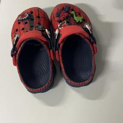 Kids slippers, segons ha informat Silver Sands Beach mitjançant iLost
