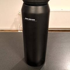 Garrafa para beber, como reportado por Breng Nijmegen utilizando o iLost