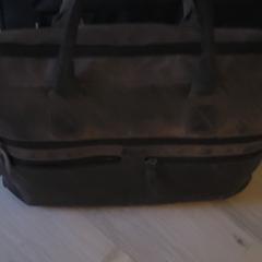 Zwarte aktetas en een bruine aktetas, come riportato a iLost