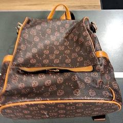 Poltsa, gisa salatu by Breng Nijmegen iLost erabiliz