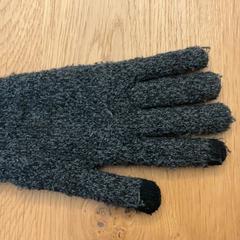 Rukavice einzeln, meliert, ako bolo nahlásené Schönbrunn "Group Center" pomocou iLost