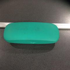Estuche para gafas con gafas, ha sido reportado por Breng Nijmegen con iLost