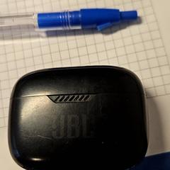 Custodia per cuffie Jbl, come riportato da Connexxion Noord Holland Noord Hoorn utilizzando iLost