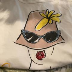 T-shirt, como reportado por Van der Valk Hotel Heerlen utilizando o iLost