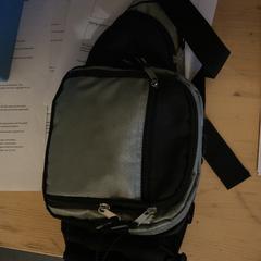 Bolsa Grijs, ha sido reportado por Pinkpop con iLost