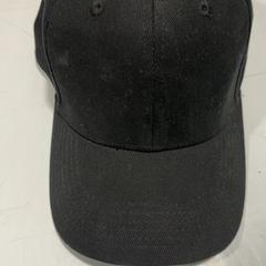 Gorra de beisbol, segons ha informat Fenix mitjançant iLost