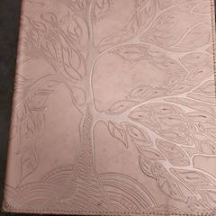 Könyv, amint azt Rotterdam The Hague Airport az iLost segítségével jelentette.