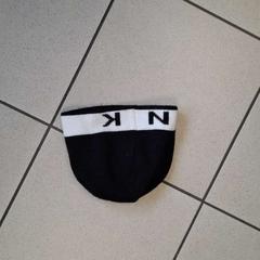 Bonnet en laine Noir et blanc، كما تم الإبلاغ عنه بواسطة ilévia عبر iLost