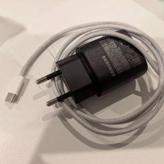 アダプタ & 充電器 がiLostで Inntel Hotels Utrecht Centre によって報告されました