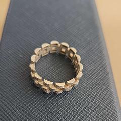 Anillo Zilverkleurig, ha sido reportado por Haaglanden Medisch Centrum con iLost