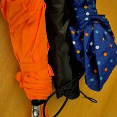 Deštník Oranje zwart blauw, jak nahlášeno Mauritshuis Den Haag pomocí iLost