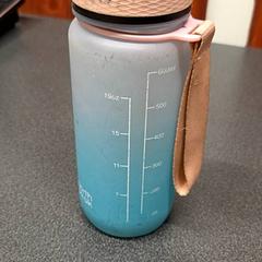 Vizesüveg, amint azt IKEA Åsane az iLost segítségével jelentette.