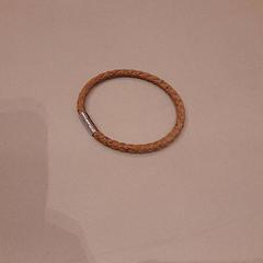 Pulseira, segundo informou Van der Valk Hotel Schiphol usando iLost