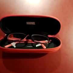 Glasses case with glasses Rood, as reported by Apenheul using iLost