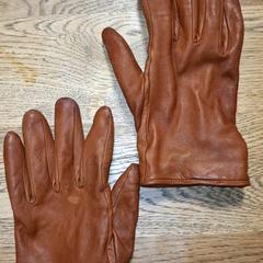 Handschoenen، كما تم الإبلاغ عنه بواسطة Qbuzz DMG عبر iLost