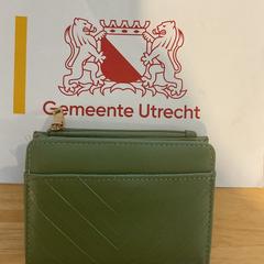 Groen portemonne, jak nahlášeno Gemeente Utrecht pomocí iLost