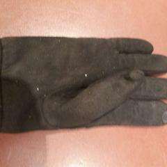 Guant noir, segons ha informat TCL mitjançant iLost