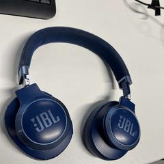 Auriculares JBL blauw, segundo informou TU/e - Receptie Matrix usando iLost