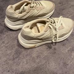 Zapato, ha sido reportado por Van der Valk Hotel Haarlem con iLost
