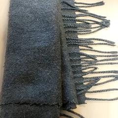 衣類 - Sjaal grijs がiLostで Regio Oost-Vlaanderen によって報告されました
