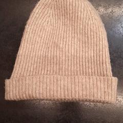 Gorro, ha sido reportado por Rotterdam The Hague Airport con iLost