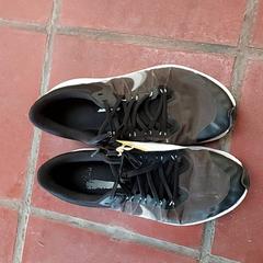 Schoenen, segundo informou Centraal magazijn usando iLost