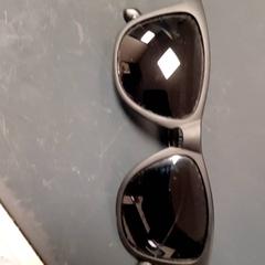 Gafas de sol, ha sido reportado por Van der Valk Hotel Sneek con iLost
