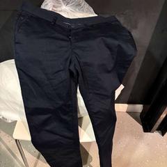 ズボン Black/dark blue がiLostで Room Mate Bruno によって報告されました