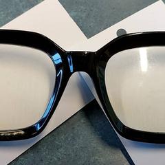 안경 - Zwart, iLost를 사용하여 Centraal magazijn에 보고됨