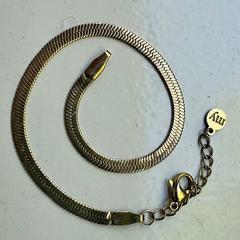 goudkleurig armbandje van My Jewellery, segons s'ha informat a iLost