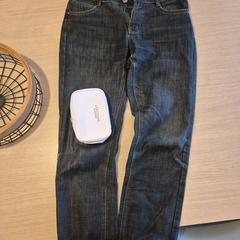 Jeans & Väska, rapporterat av Amsterdam ID Aparthotel med iLost