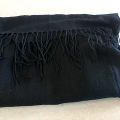 Kläder - Sjaal zwart, rapporterat av Regio Oost-Vlaanderen med iLost