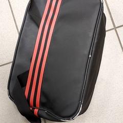 Borsa - Sporttas Zwart/Roze, come riportato da Regio West-Vlaanderen utilizzando iLost