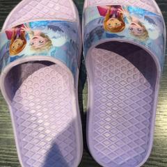 구두 & 샌들 Paars, iLost를 사용하여 Van der Valk Hotel Utrecht에 보고됨