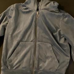 Jacket, a été signalé par MEININGER Hotel Dresden Zentrum utilisant iLost